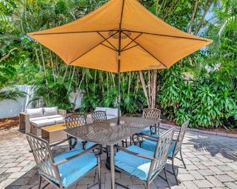Idyllic Boca Pool Home: 4/2.5 + Study-Fau & Mizner - Boca Raton - Patio