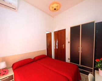 Villa Lauda B&b - Rimini - Camera da letto