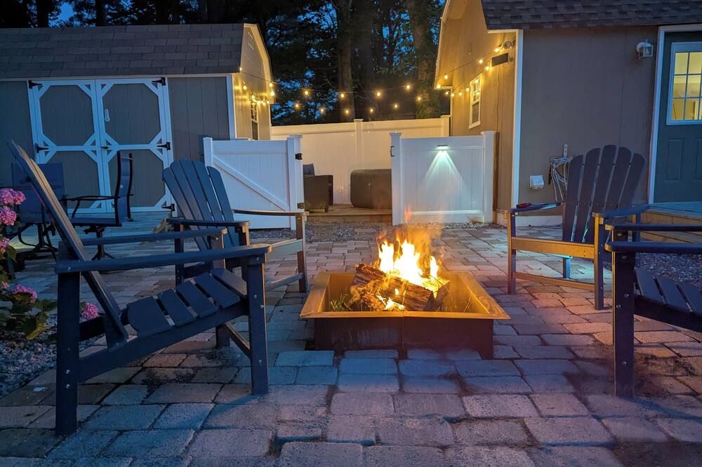 Tiny, Funky, and Full of Love - Welcome to the Love Shack - Piney Point - Patio