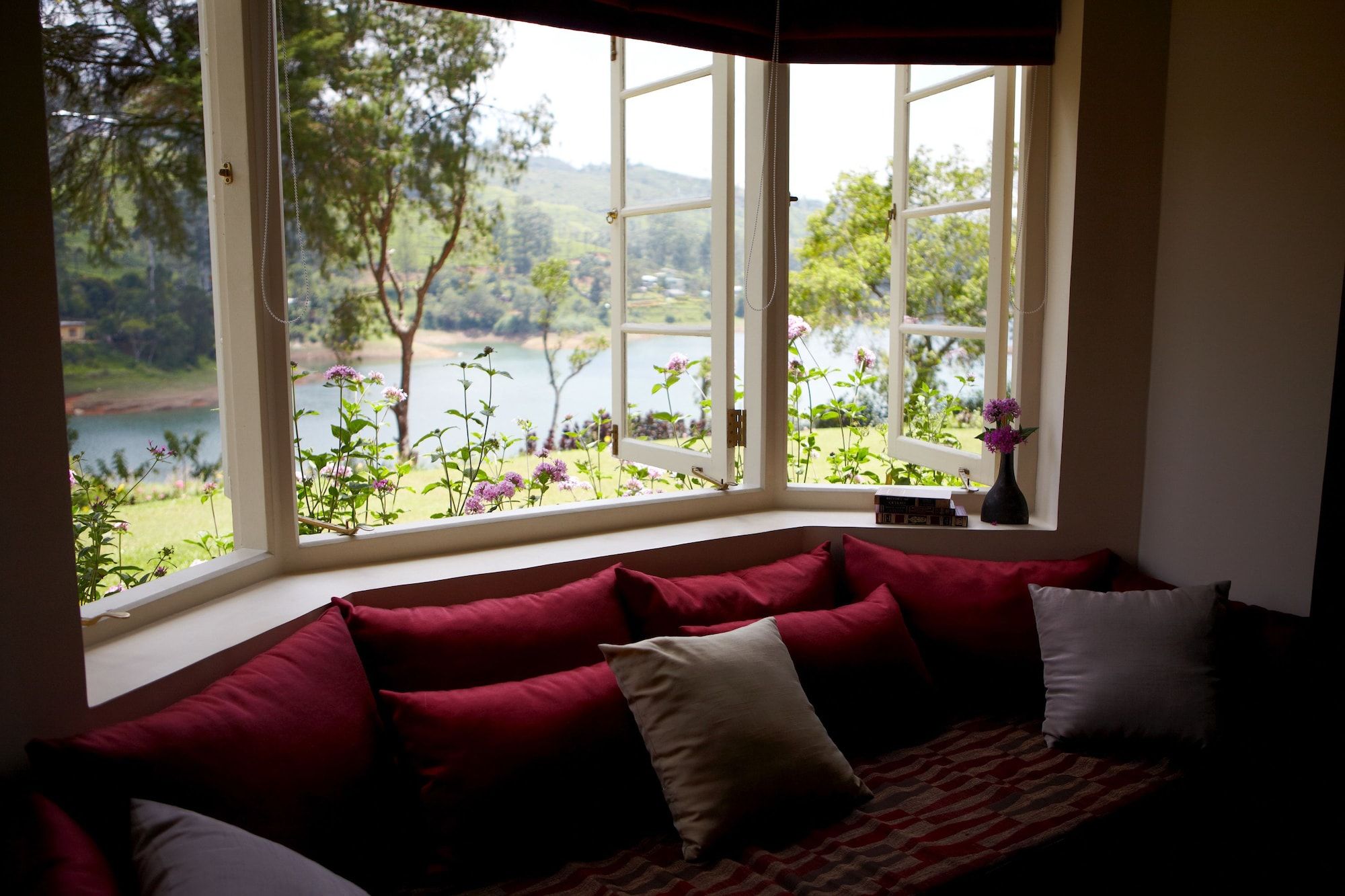 سيلون تي ترايلز - ريليه آند شاتو - شا امل جميع الخدمات