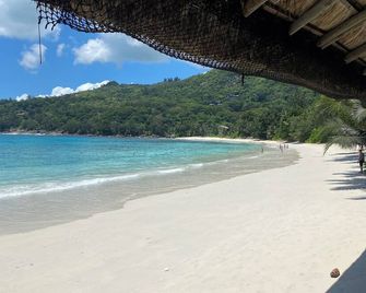 Villa Apartment 1A with tropical garden view,quiet location, 3 min. to the beach - Takamaka - Beach