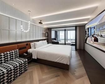 Beijing Tangfu Sanlitun BOUTIQUE Hotel---Breakfast, restaurant and bar, close to Tian'anmen Square Forbidden City Temple of Heaven, laundry, gym, robot, ticket service, located in city center Metro line 2, one station to Airport Express - Beijing - Bedroom