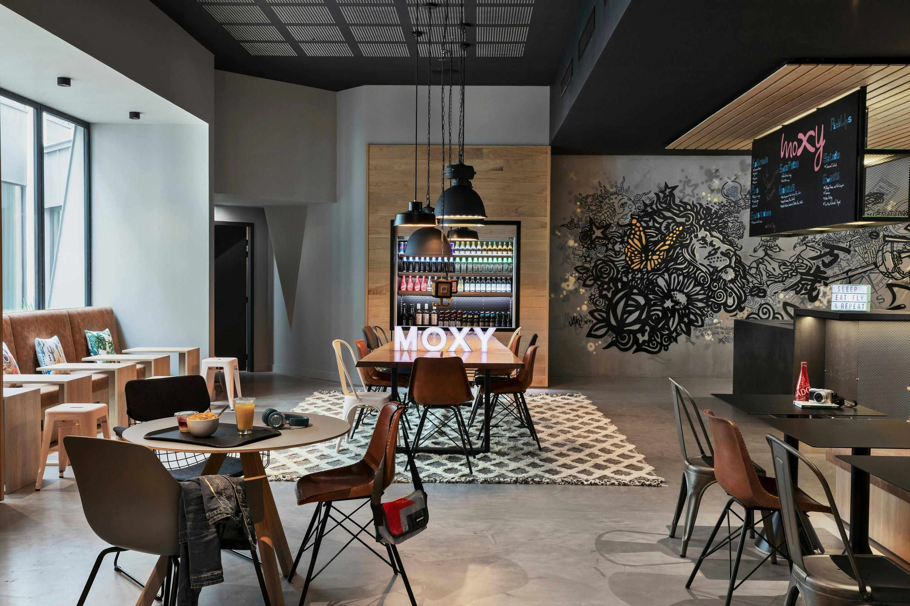 Moxy Lyon Airport thumbnail 3