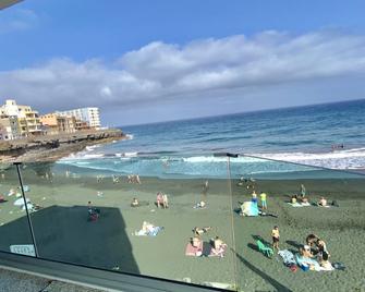 Hermoso edificio Frente al mar con gran terraza y hermosas vistas - Telde - Spiaggia