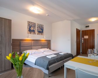 Rentplanet - Apartamenty Okrzei - Шклярська Поремба - Спальня
