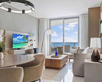 Ventur Luxe Condo l Oceanview - Gym, Beach Access - Hollywood