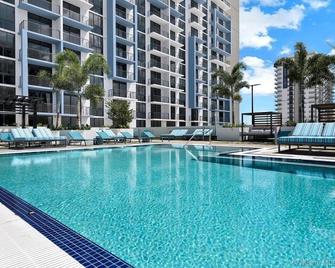 Downtown Doral Condo w-Free Parking - Doral - Piscina
