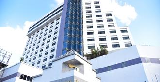 BP Grand Tower Hotel - האט יאי