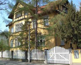 Vacation apartment for 2 to 5 people (approx. 75 m2) on the garden floor - Dresde - Bâtiment