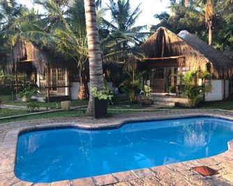 Luke's Place - Vilanculos - Pool