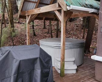 Tamarac Cabin at Colden Lodge - Saranac Lake - Innenhof