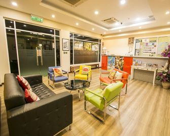 Capital O 89344 Labuan Avenue Hotel - Labuan - Salónek