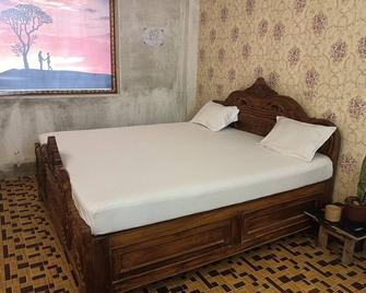 Hotel Kalzug - Katihar - Bedroom