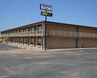 Bedford Inn - Elk City - Building