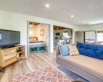 Homey Lakefront Escape with Boat Dock, Fire Pit - Cascade - Living room