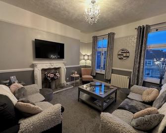 Stunning spacious one bedroom apartment - Belper - Stue