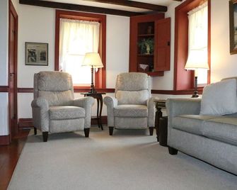 Welcome to our Farm and Guest House in Amish Country! - Manheim - Sala de estar