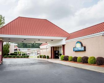 Days Inn by Wyndham Goldsboro - Goldsboro - Building