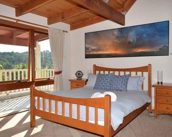 Ruddles Retreat - Maleny - Bedroom