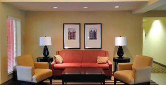 Extended Stay America Select Suites - Orlando - Lake Mary - 1040 Greenwood Blvd - Lake Mary - Area lounge