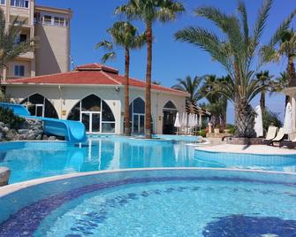 Oscar Resort Hotel - Kyrenia - Pool