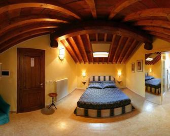 Locanda Modigliani - פרארה - חדר שינה