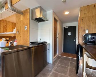 365base Outdoor Hostel - Hamamatsu - Kitchen