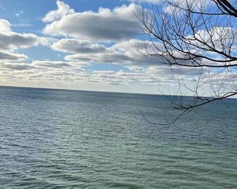 Fancy Homes Manistee B with Lake View! - Manistee - Beach