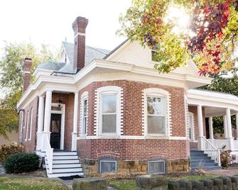 Luxury Loft Gallery next to Southeast Missouri State River Campus in Downtown CG - Cape Girardeau - Building