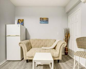 10 Mi to Downtown Convenient Denver Apartment! - Aurora - Phòng khách