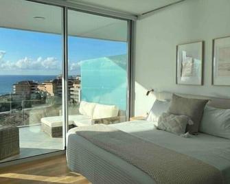 Luxe Coast Views-Reserva del-Higuerón-Pool & Sea - Málaga - Bedroom