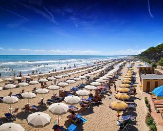 Hotel Mare Blu -- boutique - Pineto - Strand