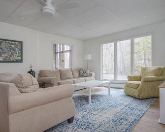 Heavenfell | Spacious Montreat Home | 1 Mile from Lake Susan & Conference Center! - Montreat - Living room