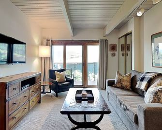 Timberline 214 Studio Deluxe ~ Hot Tub~Pool~WiFi~Ski-in/out~Local Shuttle - Snowmass Village - Wohnzimmer