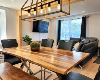 The Coziest - Hot Tub - Ev Chrger & Free Parking - Québec City - Dining room