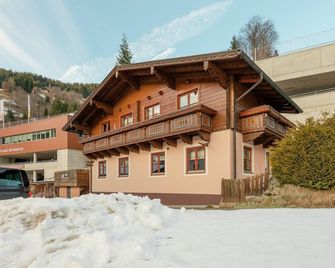Chalet in Dienten on Hochkönig Ski Slopes - Dienten am Hochkonig - Budova