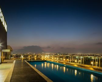 فيستا إن مونتيري فونديدورا - مونترّي - حوض السباحة