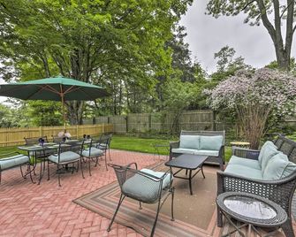 Historic Essex Home w/ Large Yard Near Downtown! - Essex - Patio