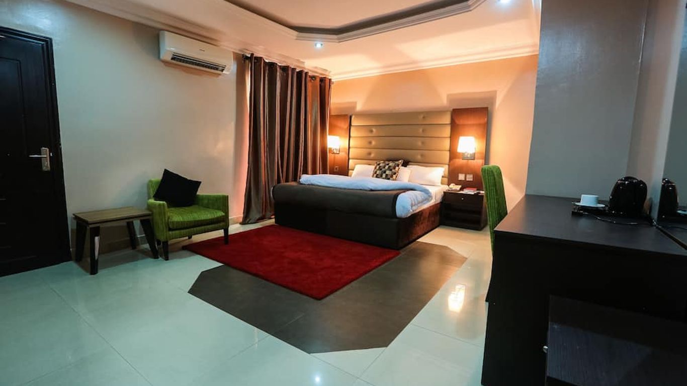 Golfview Suites & Conference Center