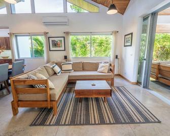 Casa Sea-Esta - Serene and Tropical 3-bd/2-ba Villa in Playa Pelada, Nosara - Nicoya - Sala de estar