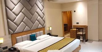 The Vinayak Hotel - Gwalior - Camera da letto