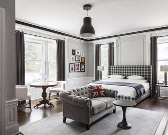 The George Montclair - Montclair - Bedroom