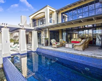 Stone Manor Villa Knysna - Knysna - Piscine