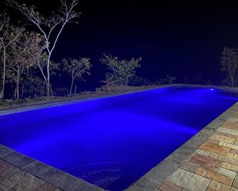 Rustic Stone Walls With Modern Conveniences In An African Setting. - Nyanga - Pool