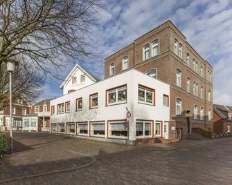 هوتل جراف والدرسي - بوركوم - مبنى