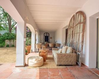 Hostal Es Niu de Tamariu - Tamariu - Patio
