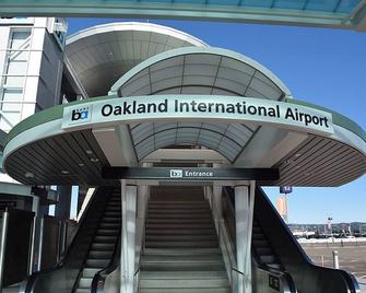 2400 - 3b2b Gated House Near Zoo Coliseum Fwy Bart - Oakland - Edifício