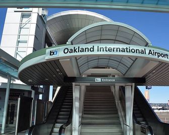 2400 - 3b2b Gated House Near Zoo Coliseum Fwy Bart - Oakland - Edificio
