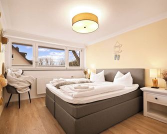 Ferien-Apartment Eisvogel - mit priv Strandzugang - Friedrichshafen - Schlafzimmer