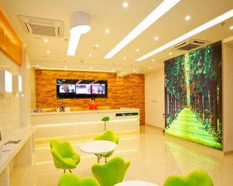 Vatica Xuzhou Xinyi Railway Station Square Hotel - Suqian - Recepción
